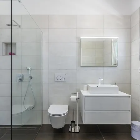 Elite فيلة بولا