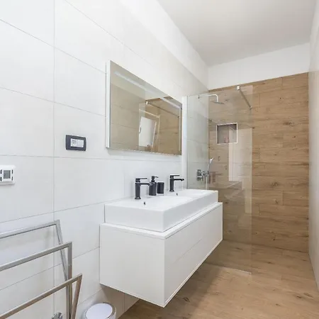 فيلة Elite بولا